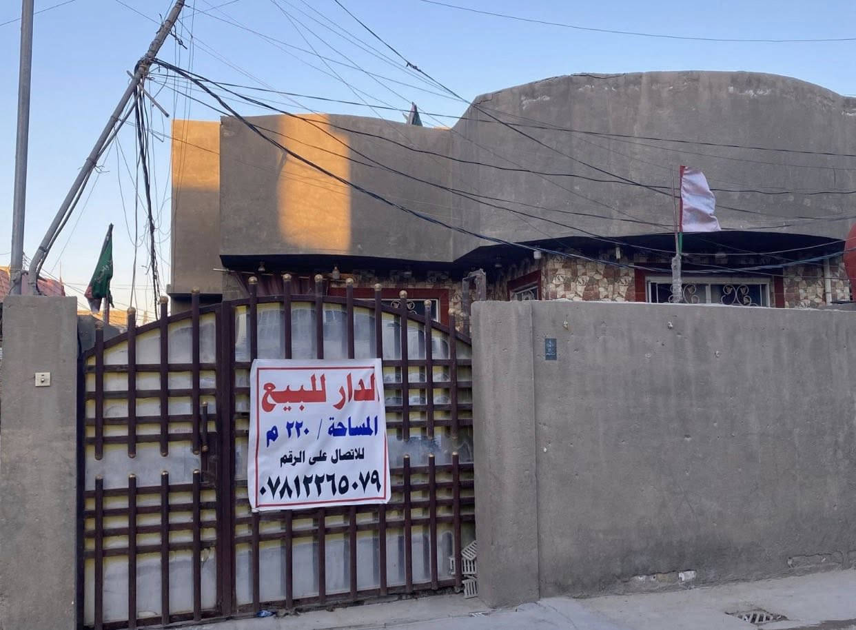 السلام عليكم
مساحة البيت 220
صاله 6ونص ب4
ومطبخ 4ونص ب4
وغرفتين نوم 5ب4
كلدور على عرض البيت
وبيتونه على عرض البيت
شكد الواجهة والنزال؟10ب22
تاريخ البناء قبل 8سنوات
طابو زراعي 
نادر الثانية شارع الخدمي مول اهل الخير القديم
الاستفسار على الرقم ***********
