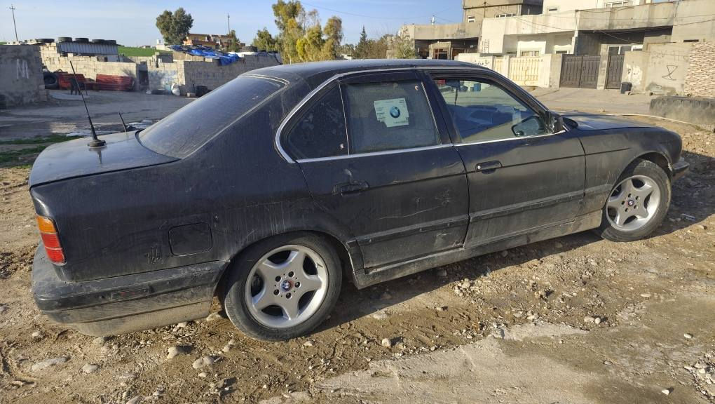 فرۆشتنی خێرا
بیئێم مۆدێل 91 
مەکینە 520ی کەپس و گێڕ عادی 
ئاڕم پلاستیکە ئاڕمەکەی بزربووە
استنساخی لەگەڵە
بەشەرتی ئەوەلیات
تایەو ویلی خاوێنە 
وەرگەڕاو نیە لێدرانی قورسی نیە 
موشتەری تێل بکە یان نامە بنێرە 
سەیارە لە هەولێرە 
*********** أربيل, العراق
