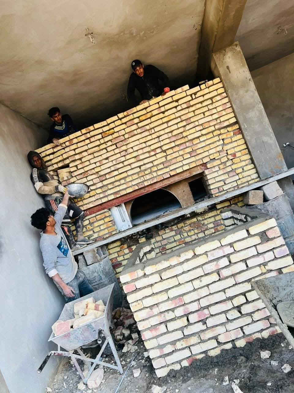 مقاولات هاني الكواز لبناء افران الصمون. ***********
⬅️هاني الكواز↔ لبناء افران الصمون وافران البيتزا  
✅ بناء الأفران بنواعها (تسليم مفتاح)
✅ تجهيز مواد ومعدات الأفران كامله
***********************************
✅ ملخص مواصفات الفرن الصمون 
1⃣ كرك ستاو كامل من اول صمون الى اخر صمونه 
2⃣ شرط حماوه الفرن متميزه بدون اصراف في الوقود 
3⃣ عكاده العركجين  بلفرشي مع طين ولملح (لمسات فنيه اصليه اي ارتفاع 80 سم! ) 
4⃣طابوك حراري تركي الزيتي الاصلي 
5⃣ قياسات الفرن صحيحه تساعد في استاو الصمون من اول صمون الئ اخر صمونه 
6⃣*الوجه شيلمان ثقل من اجل زياده القوه الفرن
7⃣ باب الفرن من الوزن الثقيل (ذمه)*-متانه وتحصين الحراره. 
8⃣ مده العمل ثلاثه ايام
يوجود لدينا كوادر مختصه في عمل الافران 
9⃣ ضمان الكوره 30 سنه 
             نعمل في جميع محافظات العراق 
⬅️وبأنسب الاسعار ➡️
للاتصال *********** هاني الكواز 📲
