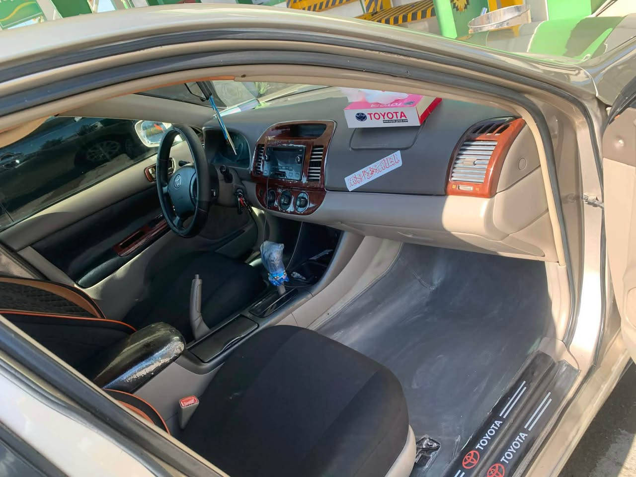 كامري موديل  2004
مةكينة 4بستون
گير ئوتوماتيك
كامل بوياخ  بو جواني  
كامل پيشي داگيراوة 
تةبريد ساردو گةرم 
قرچيكي بچوكي هةية
لةسليمانيم 
سيعري 65مةعامةلة
*********** السليمانية, العراق
