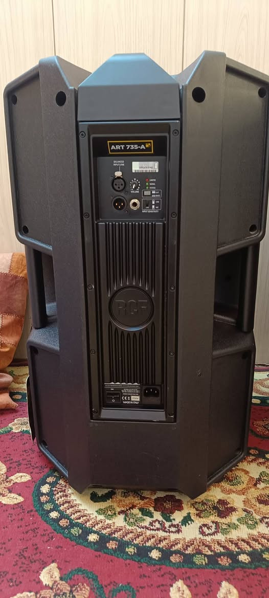 سلام عليكم شباب سستم كامل للبيع 8سماعت للبيع RCF 735مكسر الف امتياز موزع اشاره 8 استانات مايكات 6 راك  جبير وايرات 10طول 10 أمتار راك مايكات  سيارات 10 ستان مايك  أقره المنشور زين ياالله اتخابر مكان بغداد الاستفسار ***********
