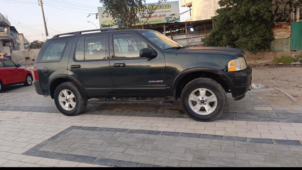 فورد اكسبلور 2004 
بأسمي رقم انكليزي محرك بلادي لاصرف ولاتبخير السيارة موجودة في بغداد 
رجاءً بس الشراي يتصل 
***********

