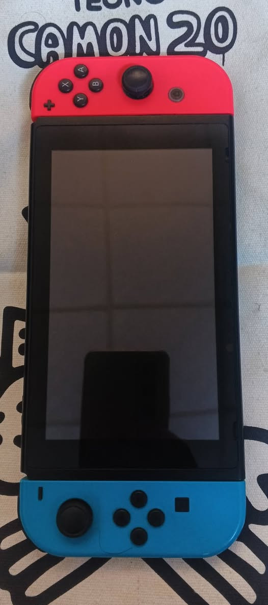 نينتندو سويتش Lcd مهكر قطعة نظامين اونلاين و اوفلاين اخر تحديث مع ذاكرة ١٢٨ كيكا مليئة بالالعاب مع كافة الملحقات 
الجهاز مكفول من كافة المشاكل والاعطال ١٠٠ بالمئة والجويكونات والبطارية بحالة ممتازة
السعر ٢٥٠ الف 
توصيل بغداد ٥ الاف وباقي المحافظات ٦ الاف 
للتواصل ماسنجر او واتساب او الاتصال
***********
