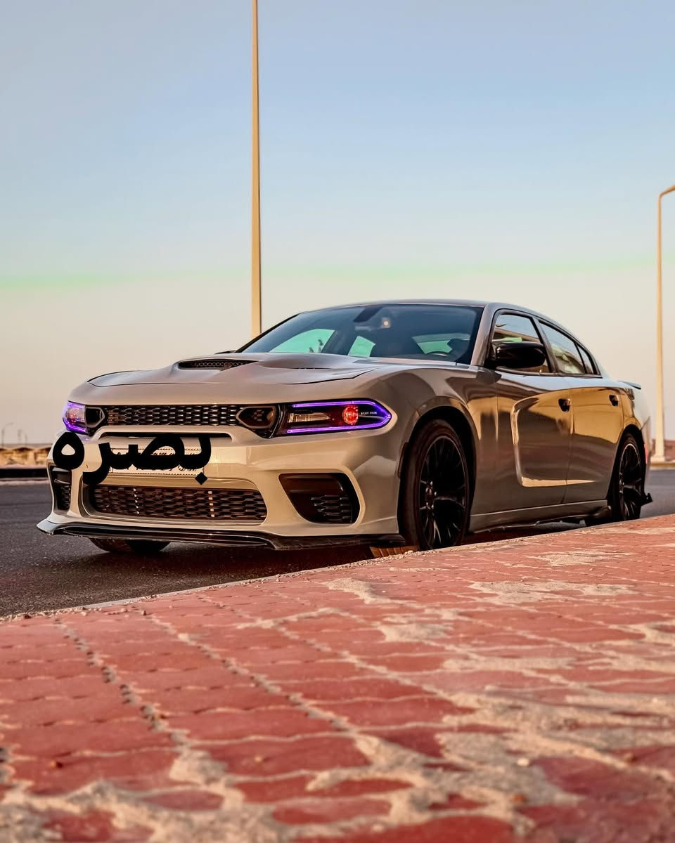 جارجر 2016 مرمزه23 حاجزلها بل مرور وترجع اصل 16 عشرين اربعه وكل المعامله ع حسابي سياره بدون ضربه ولا اير باك  مجرد حالوب بل قماره وضاله ع حالها سياره شاشه جبيره سته سلندر محدثه وأيد بدي دواخل كاربون فايبر لايتات متغير ع فون بك لايتات نحله صوت كروز من طول لطول ع ريمون تم تغير لون من سلفري إلى سموكنك فقط حزام السياره جاهزه من كلشي البصرة القبلة ***********  السعر 165
