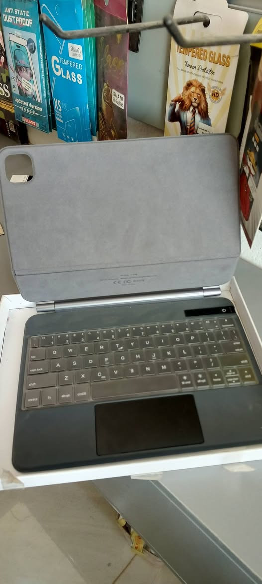 السلام عليكم كيبورد ايباد شنو من ايباد ما ادري ويا قلم اصلي امازون بعد لوك جديد شحن هاي الماركه مالته ثكيل شويه كل الظهر حديد راسلني واتساب ***********
سعر 35,000 توصيل ما عندي محافظه واسط الزهراء
