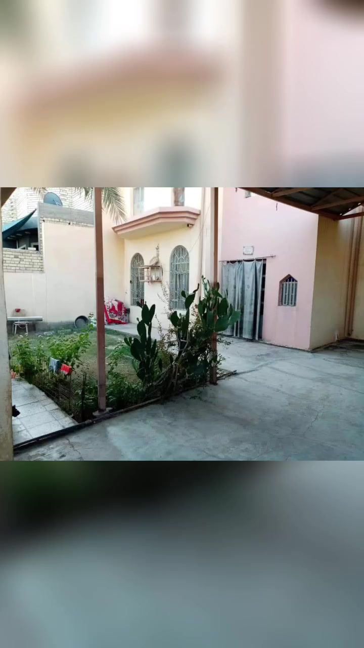 بسم الله الرحمن الرحيم  
   🔴 بيت للبيع عنوان : الفلوجة حي الشهداء الاولى قرب جامع الرقيب
🔴نوع الملك =طابو صرف سند 
🔴الشارع = 12 م 
🔴المساحة =  300 م٢ 
🔴الواجهة: 12 م النزال: 25 م
🔴بناء طابوق التسعينات 
💵السعر المتر 850 وبي مجال
🔴مشيدات الدار للطابق الاول
استقبال وصالة كبيرة وصالة صغيرة وحمام سيراميك ومنور كبير عدد اثنين  وغرفة نوم عدد اثنين ومطبخ حار وبارد ومدخل سيراميك وصحيات داخلية وخارجية سيراميك 
🔴مشيدات الطابق الثاني : غرفتين نوم  ومخزن
🔴الدرج بايات مرمر
🔴البيت بالكامل كاشي  عدا الطرمة
🔴للاستفسار مكتب فلاح الزوبعي ***********☎️
🔴خميس الحلبوسي ‭0790 175 6332‬☎️
📍الفلوجه مقابل مجمع الشفاء
