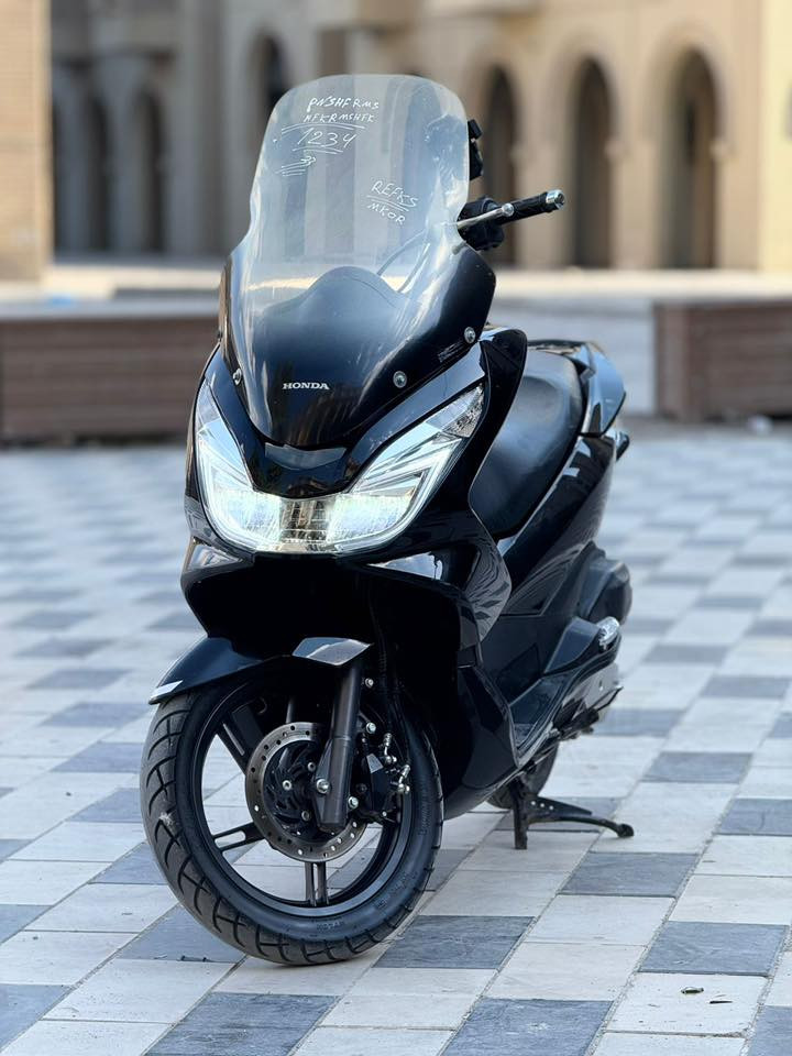 السلام عليكم للبيع دراجه pcxجيل الثاني اصلي دراجة مال رمبه ماخذها رمبه الدراجه على ايدي حجم مكينه 150 
الاصلي دراجه جديده مال جناي
الاصلي دراجه كامله أستان كهربائي حساس ازدحام ٢ دراجه جديده الدراجه مكينه لوك برغي ممفتوح بيهه شلعا معدل خير من اللّٰه دراجه تكول جديده بمعنئ الكلمه واحلا من الصور دراجة مكينه مكفوله اي نقص مابيه
السعر مليون 650  وبيه مجال بصيط 
اي استفسار ***********مكان بغداد
