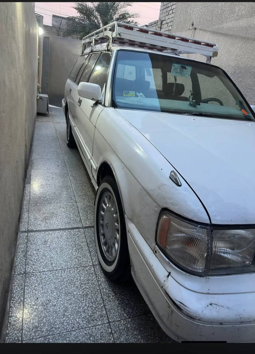 السلام عليكم كراون موديل 1992 بيه مكينة ففتي 2ونص سيارة كلش حلو وتحويل شوكت ما تريد صدر امامي خلفي جديد سيارة ما نقصه اي شي كبل الشارع  سعر65 وبيه  مجال الطيبين  مكاني بغداد  ***********
