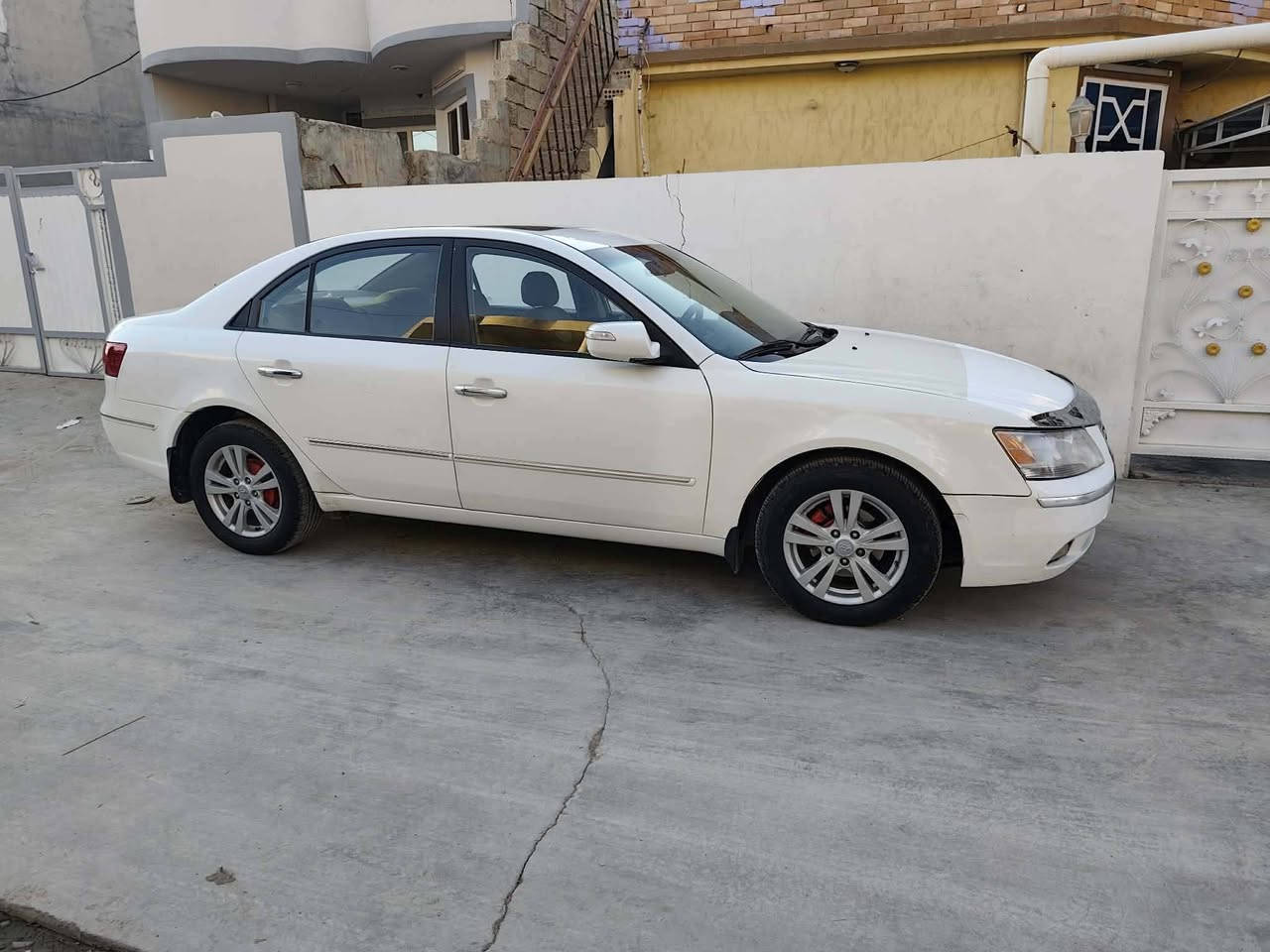 سلام عليكم للبيع سوناتا ورد خليجي  موديل 2011 رقم اربيل فول مواصفات واحد. عله واحد بشرط تحويل ووكاله سياره جاهزه من كل شي  بدون نواقص بيهه خمس قطع ونص بونيد وجاملغ تبديل  وباقي ثر شخوط تخم تاير جديد تبريد حار وبارد لايتات زيلون محرك 240000
عنوان كلار
 سعرها جوه سوك103 وبيه مجال بعد ودلال
لتواصل ***********
