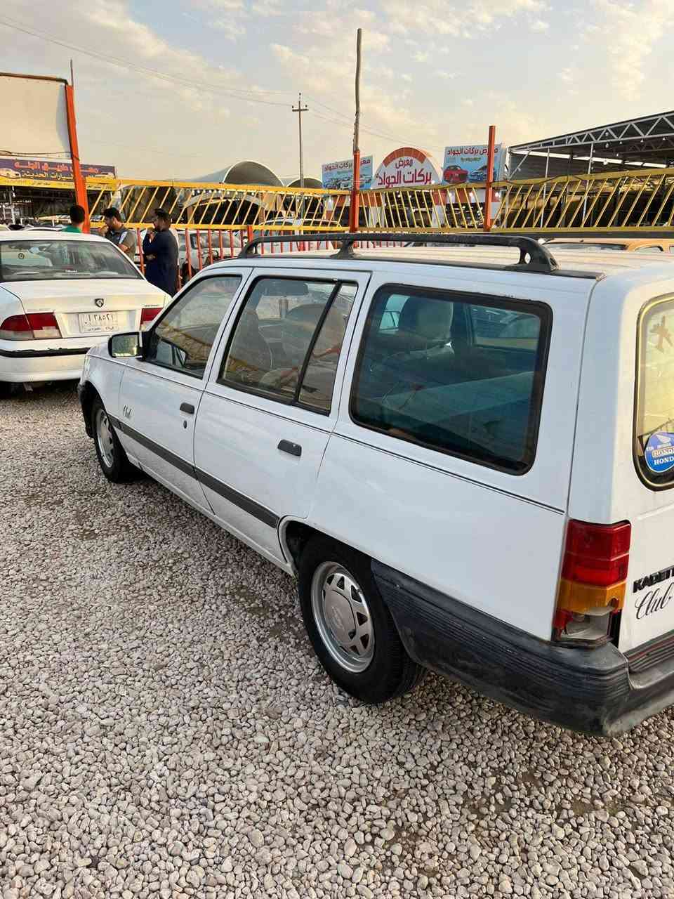 السلام عليكم أوبل كاديت 1991 رقم قادسيه صاحبه الشرعي موجود كفاله َمن الضربه بيها مكانات صبغ محرك 1600 جديد تخم تاير حداديه تمام السعر 22 ***********
