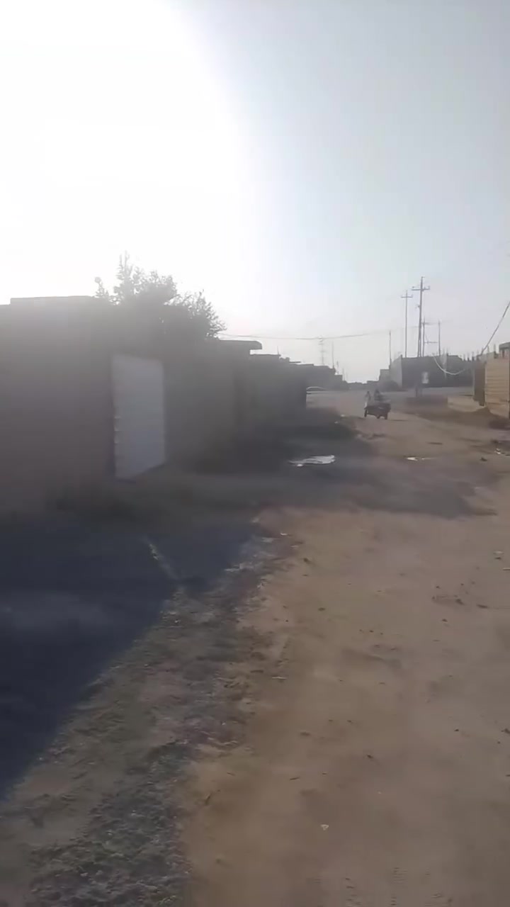 بيت زراعي للبيع 210 متر
العنوان الصخيين قرب صيدليه الحولي رابع بيت عن الحولي

السعر 82 وبي مجال

🏠 يتكون البيت من 
غرفتين + صاله + مطبخ
ديوانيه + صحيات داخليه وخارجيه 
مناور ثنين
⁉️ معلومات عن البيت
1️⃣ الاساس رباط شريط
2️⃣ البناء بلوك شمال
3️⃣ السقف صب گونگريت
4️⃣ البيت مرتب وجاهز***********
