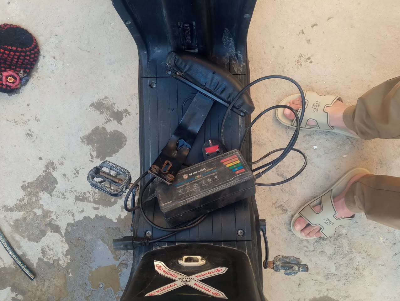 السلام عليكم دراجه للبيع R9 بعدهي جديده مابيها نواقص بطاريات جدد
سعر(375)وبيها مجال 
التواصل واتساب ***********
مكان بغداد جسر ديالى الجديد شارع سايد واحد
