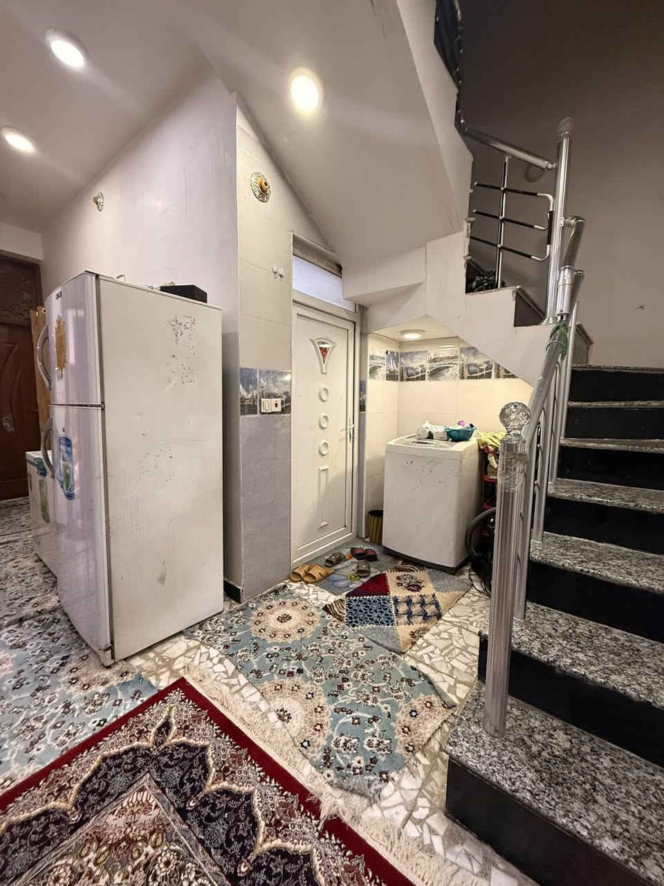 اللهم صل على محمد وال محمد 
بيت طابو زراعي صرف بالبكرلي شارع الطوارئ باسم ابو البيت 
قرب مستشفى الضامن وقرب مول واسواق الانوار 

//////////*****///////
مساحه 150 متر واجه 7.5 متر بناء حديث يحتوي على غرفتين واستقبال وكلدور ومطبخ كافة الخدمات وصحيات وحمامات خارجيه وداخليه حمامات شرقي وغربي والخريطه كلش حلووه  وكراج سياره 
السعر المطلوب ١٣٦  وبي مجال 

 موقع البيت كلش حلوو ومرتب ومنطقه هادئه جدا 
البناء طابوق وكونكريت 
مكتب الذهب الأبيض بادراة ابو ليث 
*********** اخوكم هيثم
