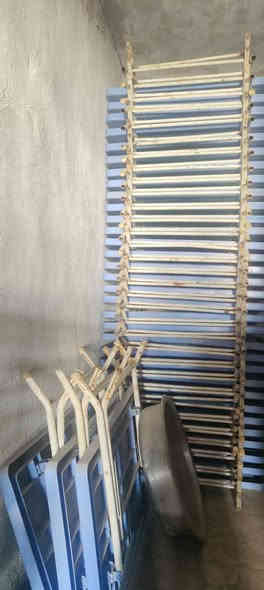 ميز عدد ٥٠ كرسي عدد ٣٠٠ جدر عدد ١٦ واغراض متفرقه للبيع الاتصال الرقم ***********
