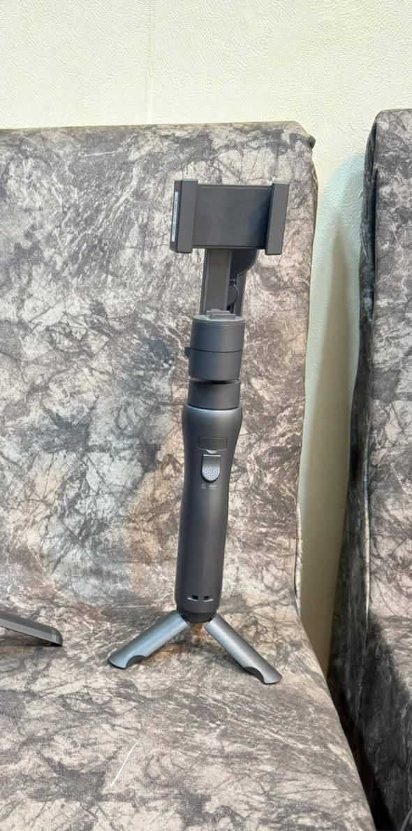 سلام عليكم من رخصت صاحب الاكروب عصه سيلفي مانع اهتزاز الاصليه كلشي شغال بيه وجديده مامستخدمه السعر 150 وبيه مجال مكاني كربلاء *********** الرقم الثاني  ***********
