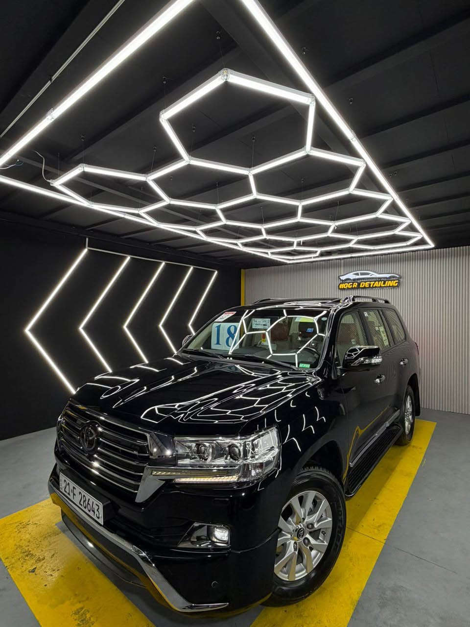 ﷽ 🙏🏻
تویوتا لاندکروز 2018 GXR مواصفات فطیم درجه ١ 
مسافە المقطوعە : ٦٣ الف کم حقیقی 
محرك ٨ سلندر ٤٦٠٠ کل غراض بلادی موجودە 🔷
الاخوان سیارە اخت زیرو علی وضعها شرکە ماکو نفسها 
سیارە حیل جدیدە و احلی من الصور كلش جديده .. 🔷

السعر / ٥١٠ و بیها مجال کلش بصیط 
مکان / السلیمانیە مرکز المدینە 
موبایل / ***********

🔷سیارە مکفولە کفالە عامە من کلشی دعامیە ل دعامیە بشرط بدون صبوغ بدون تبديل حیل حلوە و جدیدە ماشالله 
محرك و الگیر بشرط شهر مامفتوح و ماملعوب بیە بشرط بدون صوت او تبخیر او ای خلل جاهزە میە بل میە 🙏🏻

مواصفات فطیم درجه ١ 🔷
( فتحە ،، بصمە  ،، ٤ كاميرا ،، تشغیل عن بعد ،، کشنات جلد ،، طفايه ،، ثلاجە ،، کشن کهربائی ٣ دگم،، نیضام ئیکو ،، لایت حساس تنضیف لایت ،، مرایات شفط ،، حساسات امامی و خلفی ،، لایت لید و زینون بلادی ،، داخل بیجی ،، ستیرن فولیوم و بعد هوایە مواصفات بریم المعروفە ...) 

 4 تایرات بلادی جدیدە ...
سنویە و زنکە و رقم جدیدە ...
صدر و حدادیە بشرط کلش جاهزە ...
بدون ای خلل کهربائی بشرط .... السليمانية, العراق
