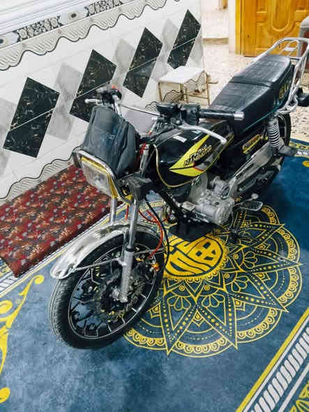 السلام عليكم دراجة ايراني موديل 2025 خمسة كير سلف هندر اوراق اصولية كهربائيات كلها شغالة تشغيل عن بعد بصمة محرك 200 ضاغطة وزنجيل السعر 800 بيها مجال قليل دراجة جديدة رمبة  العنوان بغداد الشعلة
***********
***********
