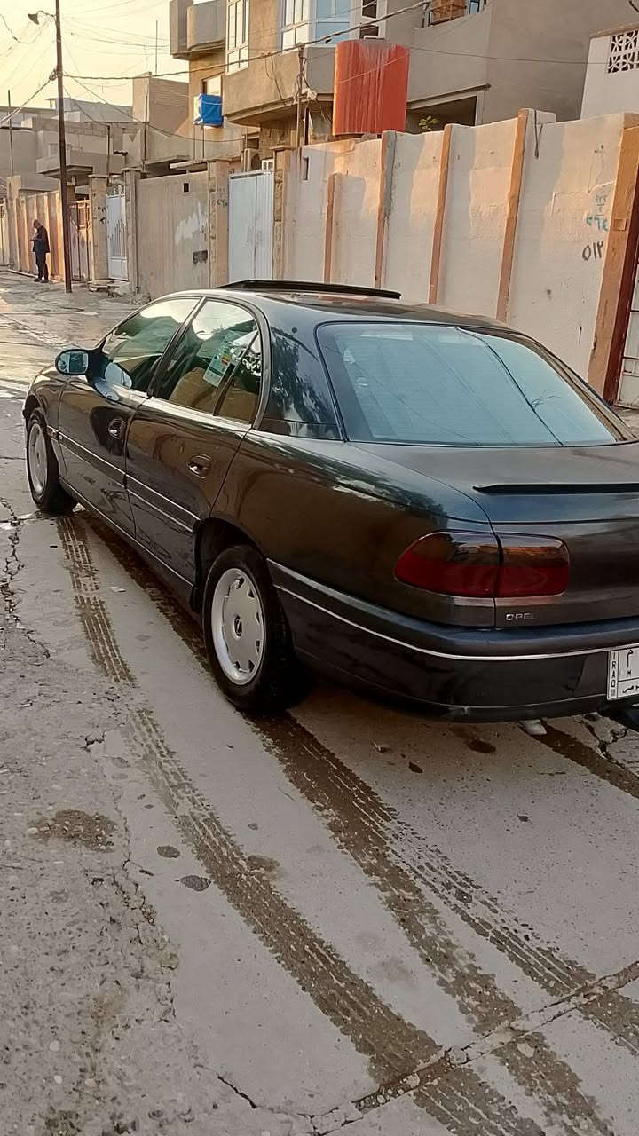 أوميكا بزون موديل 95 حجم 20 محرك كبس كير عادي رقم انكليزي نينوى بسمي سيارة وضع شركه طخم امامي وخلفي جديد داخل غرفه جديده كابون ورقي بيها قفل مركزي بردة خلفيه كهرب بطاريه جديده اطارات جدد بدون تبريد  بيها صبغ بوند وصندوق تقحيل بدون أي ضرر  مكانها الجانب الأيمن.. سعرها 48استفسار ***********
***********
