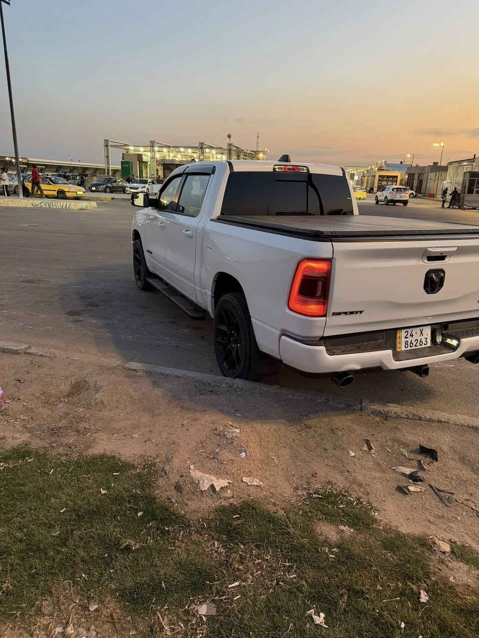 دوج رام 2022 كلين رقم دهوك فول سبورت بنوراما محرك 5.7 لون ابيض مكفوله من الشخط كلين ماشية 53 الف ميل 

الموقع بغداد 

‏السعر على الخاص ￼ 

اي استفسار الاتصال ***********
