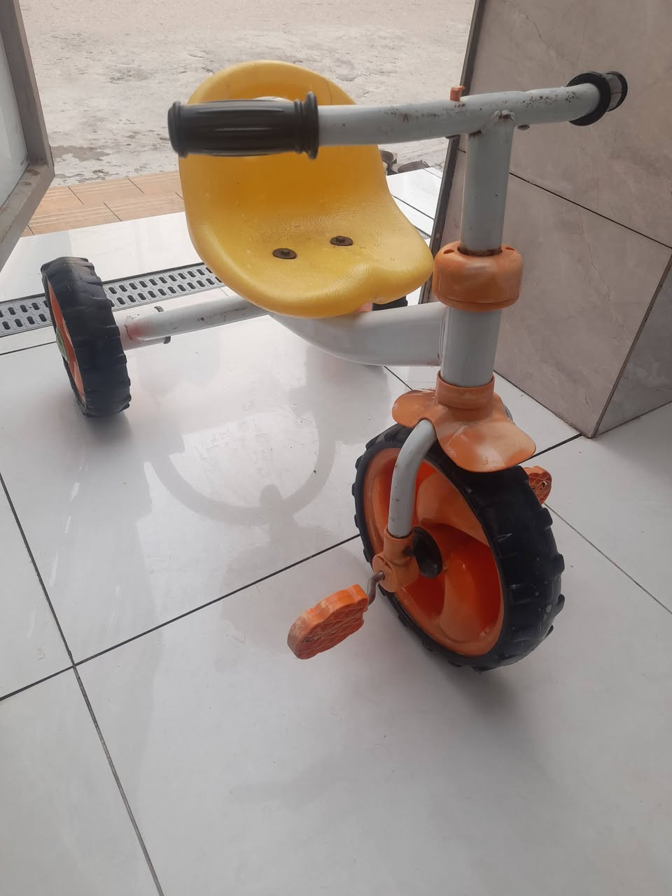 السلام عليكم باسكلات ثلاث تايرات نظاف كلش سعر الاثنين ٢٥ الف وسكوتر أوربي ١٥ الف بعقوبة التحرير ***********
