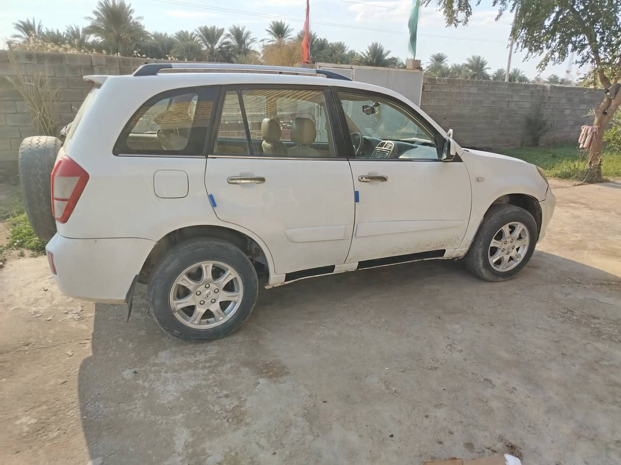 السلام عليكم تحيه طيبه،، للبيع تيكو مؤديل 2012رقم قادسيه دولي سنويه مججدده لل ٣٠ كير اوته ماتيك كير ومحرك وصدر وكهرباءيات وتخم تاير وتبريد كله جاهز سياره بلاديه وبحاله جيده فول مواصفات كامله السعر ٤٥ وبيهه مجال العنوان واسط الزبيديه ***********،، ***********
