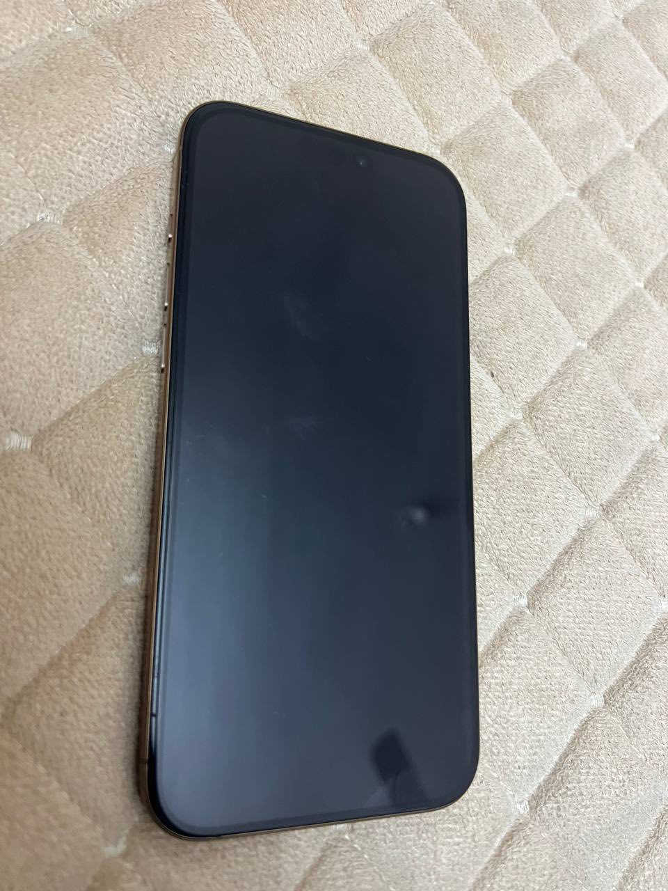 ايفون ١٦ برو مكس بطاريه ٩٤ وياه كرتونه الشاري يجي خاص *********** هذا رقمي بي وتساب
