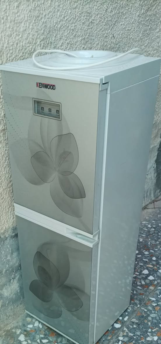 براد ماء نوع كينوود جديد وغير مستخدم ، فقط طلعته من الكارتون ونصبته بدون ما استخدمه،، براد حار بارد .. رايده بسعر ١٢٠ الف دينار ،، نزلت من سعره لان متوازي على البيع معاه قنينة ماء .. طبعا يحتوي ثلاجة بالقسم الاسفل ... مكاني بالشعب .


**إذا كنت صاحب هذا الإعلان وتريد حذفه لأي سبب، رجاءا أرسل رسالة إلى الدعم الفني**