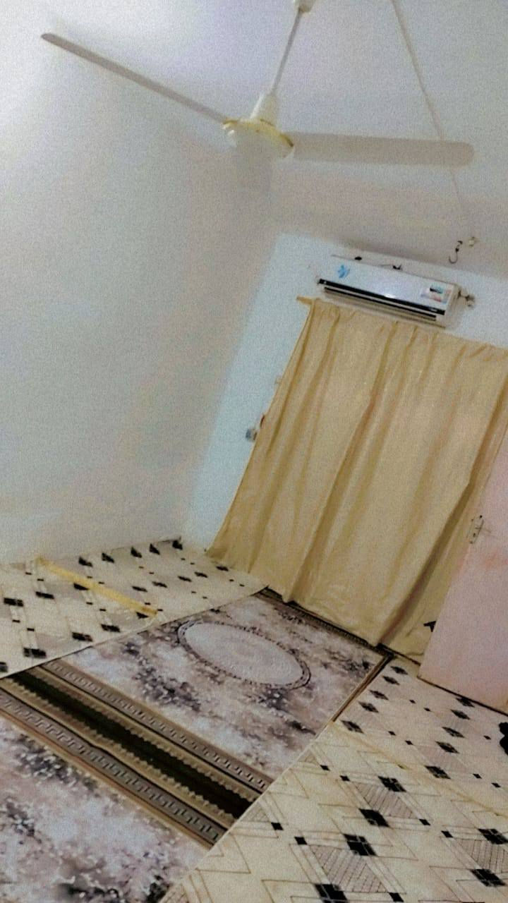 مكلف بالنشر للبيع بيت في حي العسكري شارع ٦٠ قرب حسينيه ام البنين المساحه ١٠٠ متر يحتوي على غرفتين صاله مطبخ براني وصحيات مطلوب مبادره 41 تسديد الشهري ٢٤٥ للمصرف وتنطي باليد 25 مع استبدال الكفيل جاهز للبيع
للاستفسار الاتصال على الرقم التالي 
***********
