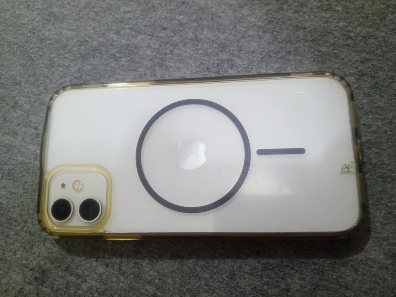 آيفون ١١ عادي لا تخابرني دكلي شمبدل بي ولا دكلي وين اكو ١١ بلادي بطاريه ٩٦ ما مبدله ولا معاليه ولا مبدل بي شي كله بلادي. وغراضه كامله موجوده على الفحص شرط من شاشه ومن بطاريه واذا مفتوح اكفله الك كله شغال مابي برغي عطل 300$ ***********
