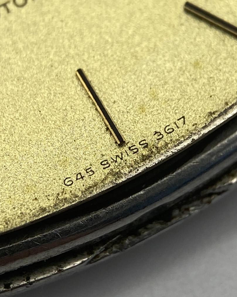 LONGINES 
اوتوماتيك 
نظافة مقبولة او جيدة 
سير لونجين صناعي 
بوك لونجين


**إذا كنت صاحب هذا الإعلان وتريد حذفه لأي سبب، رجاءا أرسل رسالة إلى الدعم الفني**