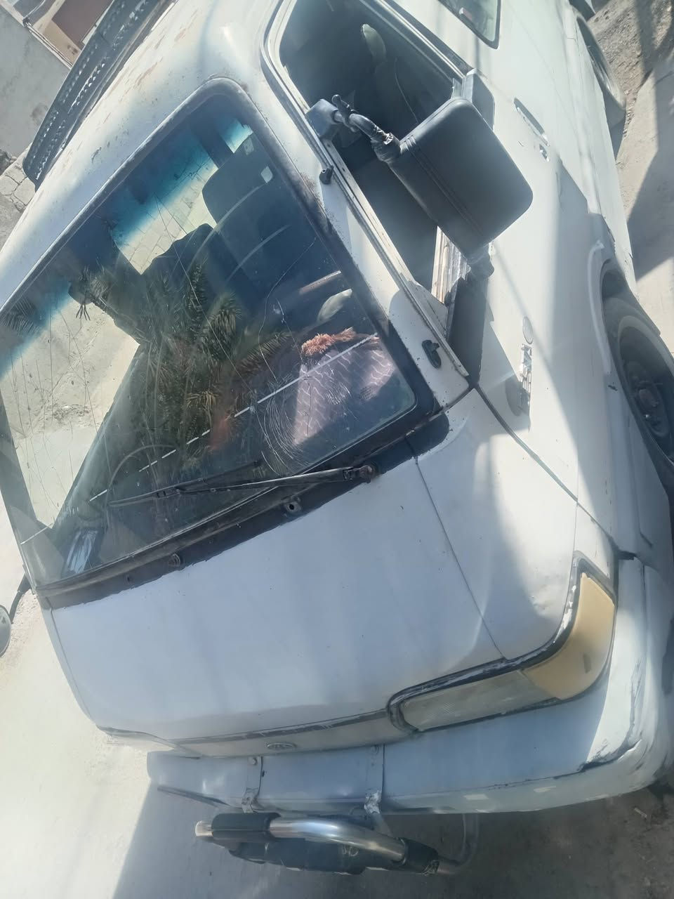 كيه بستا موديل 93 كير ومكينه واكسل مكفولات بَور ومشط جدد كهربائيات شغالة مرور ولا ربع مطلوبة صاحبها موجود ويحول رقم شاصي ممسوح بليته موجوده رقم بغداد أحمر سنويه عضم السعر 15وبيها مجال بسيط ***********للاستفسار بعقوبة تقاطع القدس
