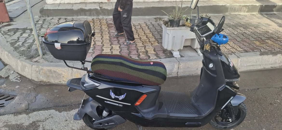 السلام عليكم من رخصه الادمن
دراجه شحن سكنس موديل 26 صارله شهرين عندي و قليل اطلع بيه بعده جديده و بيه 6 بطاريات اعتقد بعدهن يقرن 11 لان جديده بعده المهم الدراجه كدامكم حبايب للبيع الي عاجبته سعره 750 و بيه مجال قليل للاستفسار خاص او ع رقم ***********
