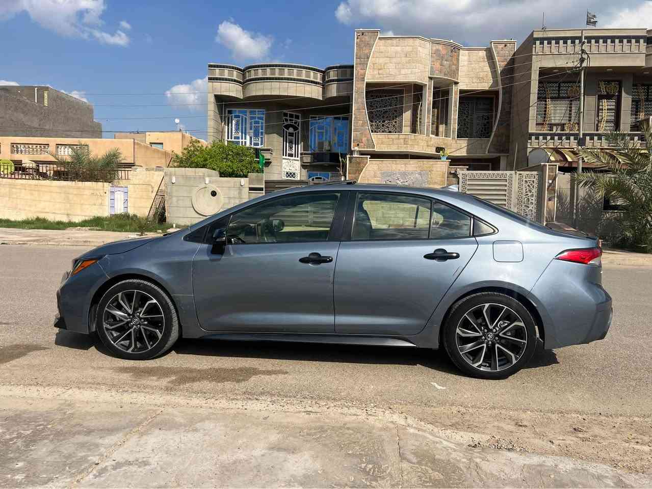 السلام عليكم 
للبيع (تويوتاكورلا)
موديل 2021
رقم بغداد بسمي 
محرك 2000
ماشيه 120 mil
مواصفات  SE. فوول مواصفات 1/1
فتحه بصمه رادار امامي +جانبي شاشه كامره فول تحكم +شفتات ستيرن
ظررها چاملغ وبنيد وباقي السياره مكفول جاهزه من كل النواحي اي نقص مبيها السعر
130 وبي مجال للاستفسار ع ***********
مكان السياره بغداد السيديه بغداد, العراق
