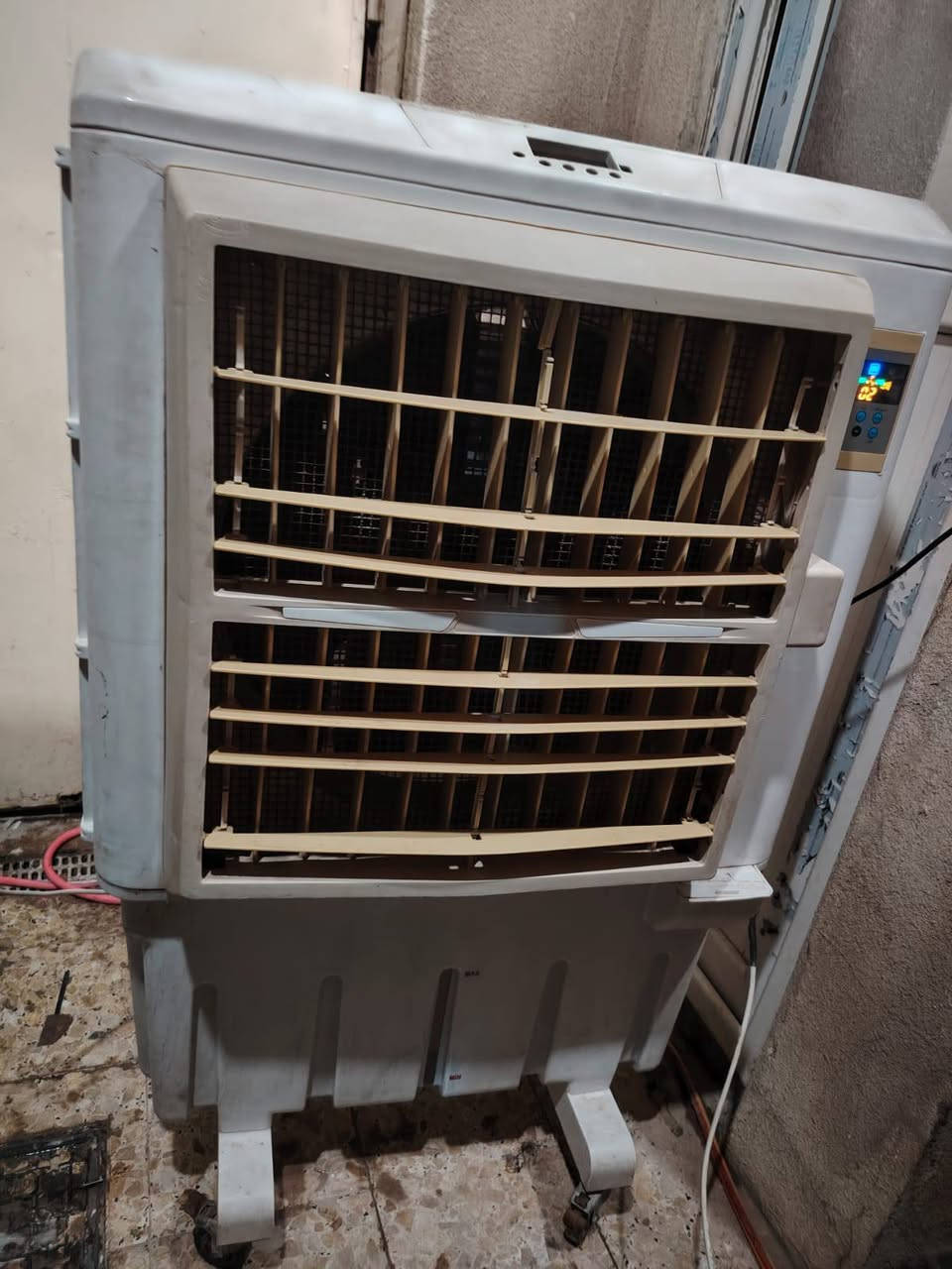 للبيع مبرده الزركه حجم كبير جدا 140 والثانيه 110 عرباين باله كلمن وسعره مكانه ميلاد راسلني واتساب ***********
