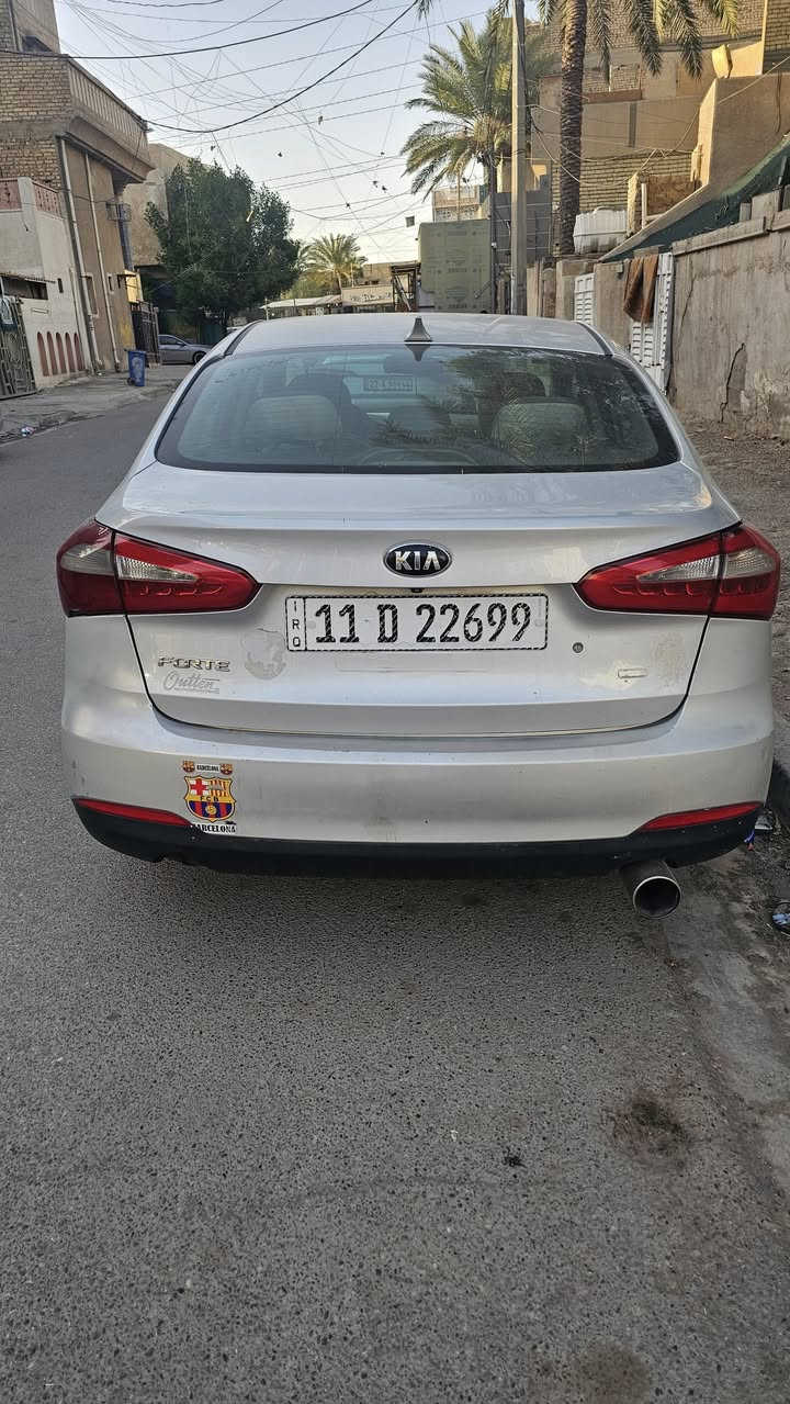 السلام عليكم السياره البيع فورتي  حدثه قبق جنطه وجاملغ  وبيه باردبلباب مواصفات السياره فول بصمه فتحه بيبان بصمه كشن كهربه كشنات تتفه هيتر نضام مري شفط  السياره بسمي رقم وسنويه جديد ماشيه ١١٣  شديتله محرك جديد  توني شاده.  السعر ١١٢ مكان السياره بغداد الكاضميه ***********
