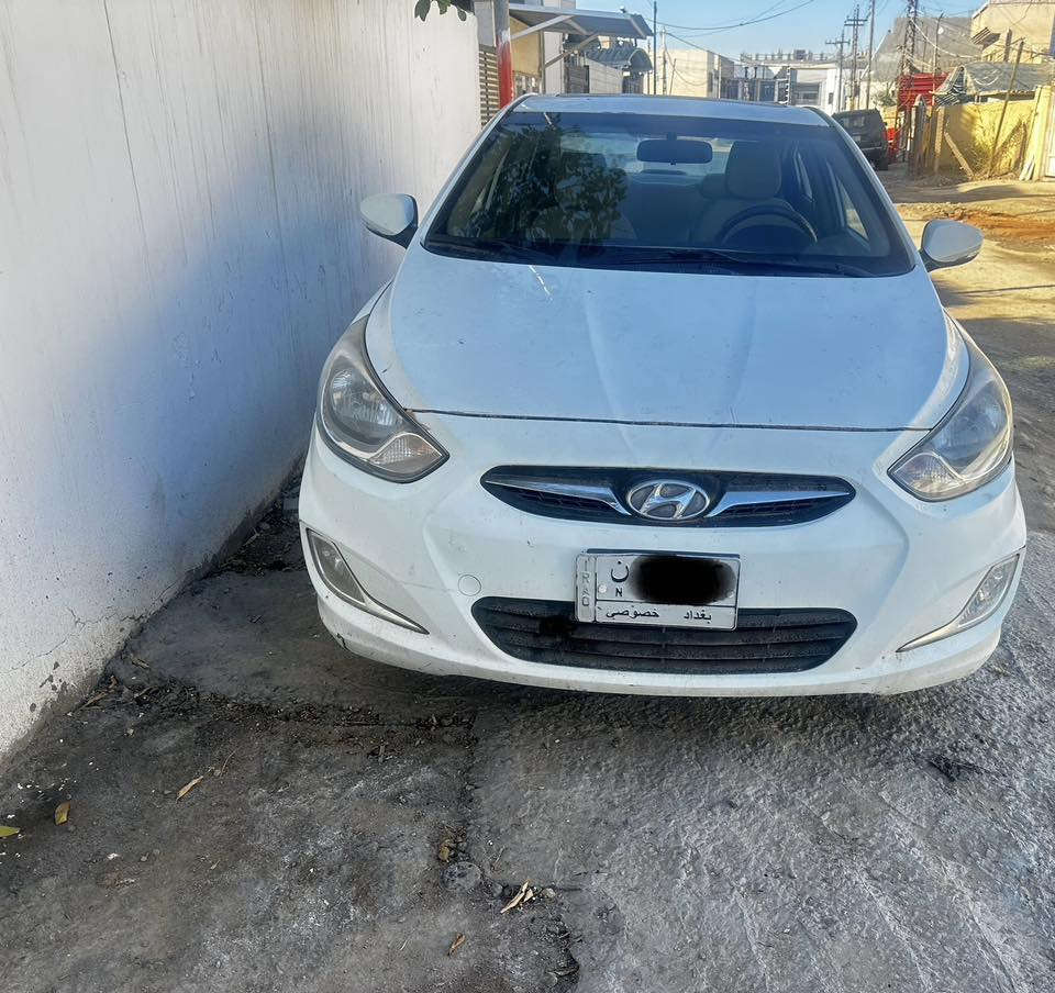 السلام عليكم 
اكسنت موديل ١٥ 
رقم بغداد ماشية ٩٣ كيلو
مكانها مركز الحلة 
محرك ١٦٠٠ 
فتحة سقف
السعر١١٣ و بيها مجال بسيط
***********
