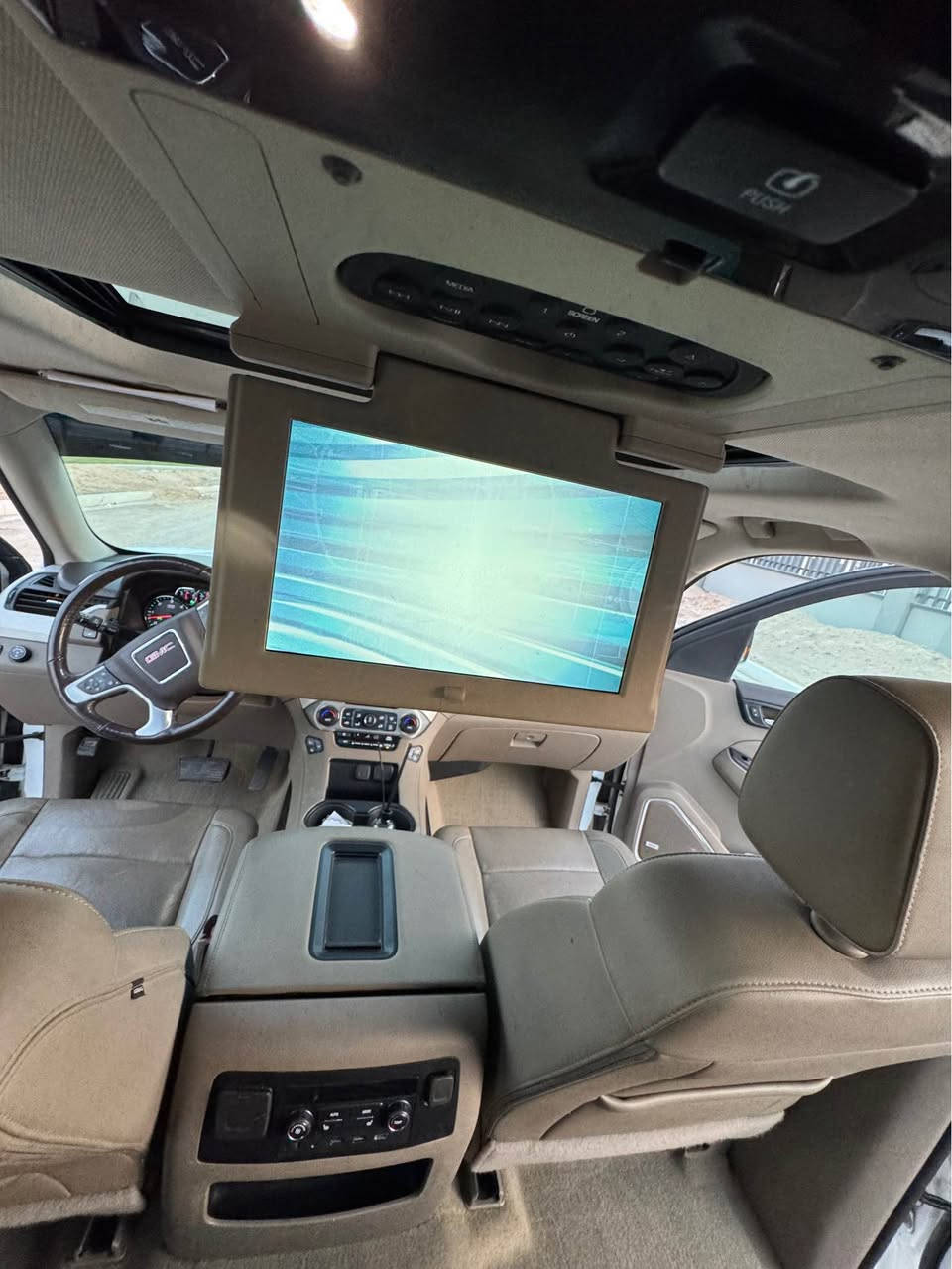 سلام عليكم 
جمسي يوگن 2108 SLT فول مواصفات 
فتحه رادار امامي خلفي جانبي 
حساسات بالكشنات 
كشنات تدفئة تبريد 
كشنات فصل 
اشاير بالمري ليلي نهاري 
وبعد بيها هواي مواصفات واضحه بالصور 
حادثها بند صبغ ومدكر نفس اللون ابيض صدفي
مرقم بغداد دخول جديد كتاب ضباط تحويل ثاني يوم 
***********
السعر 310$ البصرة, العراق
