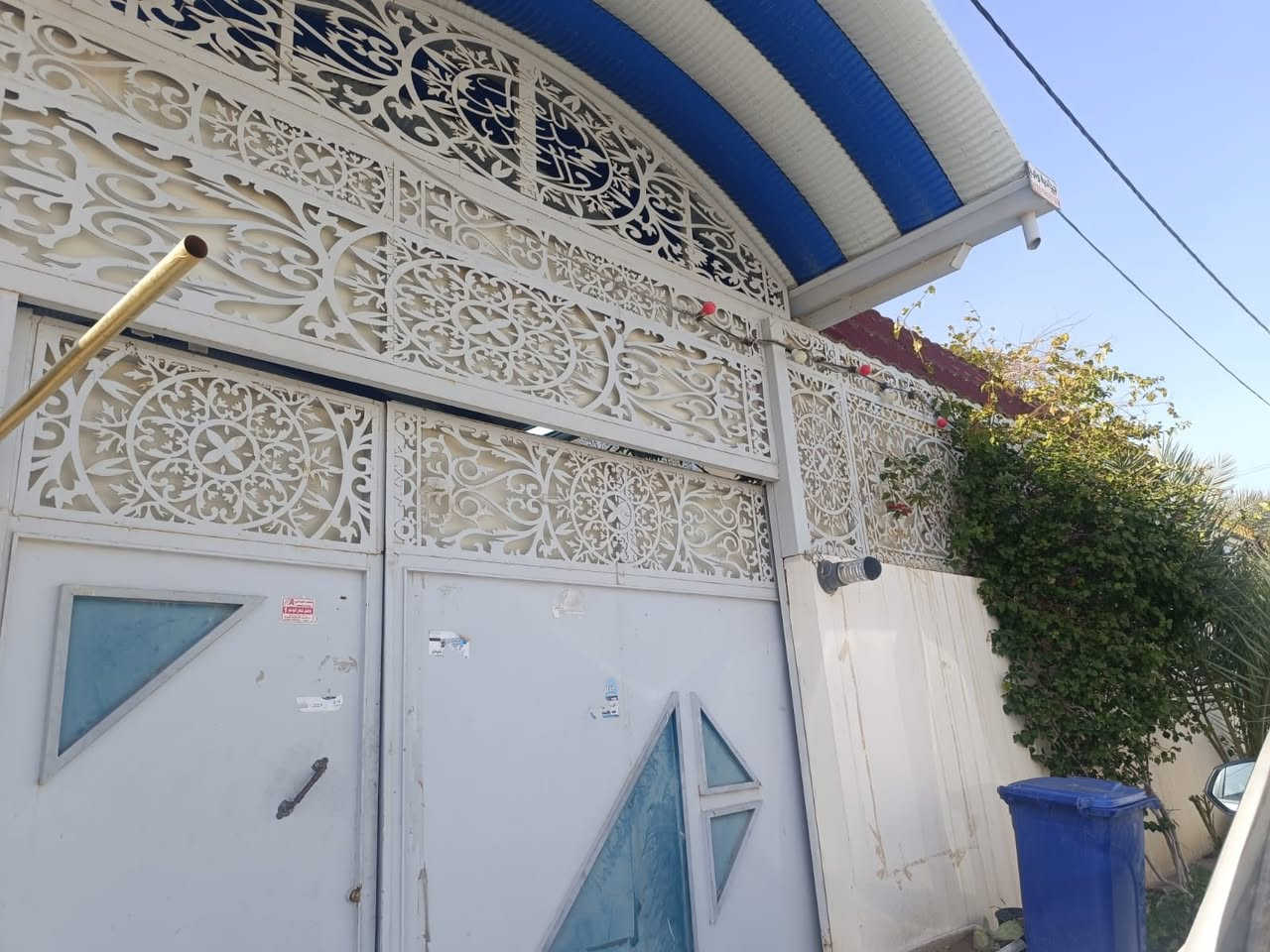 عرض خاص ومميز: دار للبيع في النجف الأشرف - قرية الغدير 2
📍 الموقع: محافظة النجف الأشرف، منطقة قرية الغدير 2
 🏡 المساحة: 200 متر مربع
🏠 الوصف:
*   طابقين درجة أولى
*   3 غرف نوم واسعة
*   5 حمامات
*   منورين
*   استقبال مفتوح على الصالة بطول 12 متر
* مطبخ كبير
*   حديقة جميلة
*   كراج للسيارة
✨ الدار جاهزة للسكن فوراً،
📞 للاستفسار والتواصل: ***********
