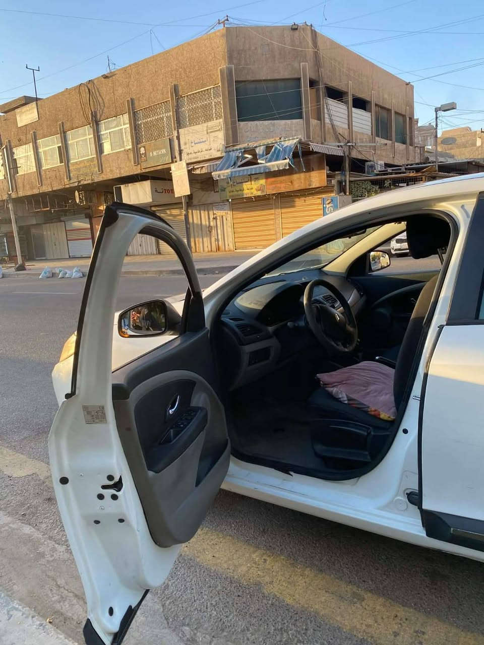 رينوفلونس مديل 12بسمي تحويل ثاني يوم سياره بيه صبغ باب خلفي مابيه اي ضربه تبريد الراديتر مزروف محرك كير صدر امامي خلفي كله مكفول مكاني بغداد شارع فلسطين سعر 54بيه مجال شي بصيط ***********
