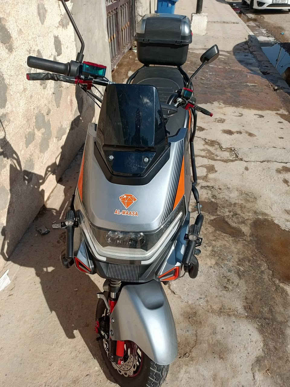 للبيع جديد ونظيف بس بطارتين  متظررات وحده تقره 6  وحده تقره 6 ونص والباقيات نظيفات  ودراجه شركه  شغاله كلش نظيفة كدامك 
***********
