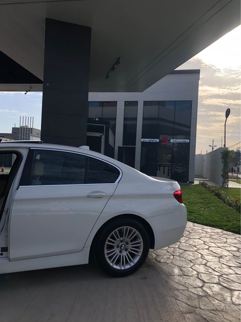 ‎سلام عليكم   
‎‏BMW F10 528i :    للبيع او مراوس

BMW 2014 وارد خليجي صفر شركة العروش (BMW)اربيل
‎بدون صبغ   كلها بلاد شركه محرك 528 4سلندر تيربو
‎ فقط ٣ اماكن كد شبر pdr
‎مواصفات
‎-بصمه
‎-سلايت /لايتات متحرك و ليد امامي و خلفي ،ادبتف / مرايه داخليه +الجانبيه  شفط / شفتات ستيرن +تحكمات ستيرن  اوتو هولد

‎٥ بردات بلاديه و برده متحكم كهربائي↕️ 
‎حساسات اماميه و خلفيه و كامره ٣٦٠ درجه و باركينك  و ٤ وضعيه قياده

Eco pro / اقتصاديه جداً
‎نضام القياده
comfort / Sport / Sport +

‎اناره ترحيب خارجيه و عليها شاشه لمس اصليه BMW  و بعد بيها مواصفات مذاكرها سياره جديده ماشيه 175 الف 

‎سياره رقم اربيل ب اسمي  هزه و فحص و سنويه و رقم كلها جديد  حداديه 100% سيرفس كامل مسوي 

‎سياره ب اسمي  رقم و هزه كلها جديد تحويل ثاني يوم     ***********
‎ مكان سياره اربيل السعر 185
‎‏ أربيل, العراق
