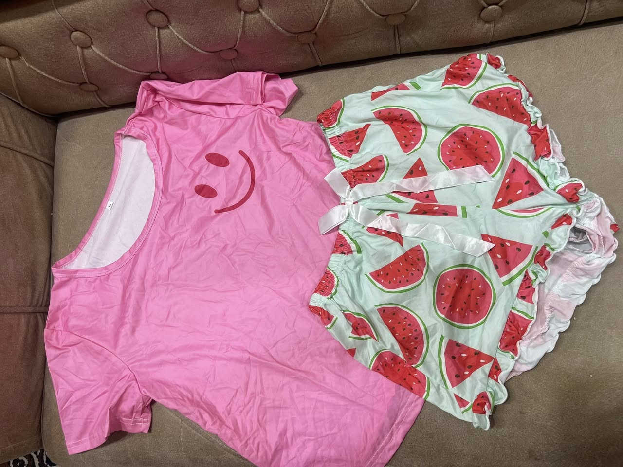 تراكات نسائيه الخامه زبده يجننون
البجامه سعره ٦ الاف
الشورت سعره ٥


**إذا كنت صاحب هذا الإعلان وتريد حذفه لأي سبب، رجاءا أرسل رسالة إلى الدعم الفني**