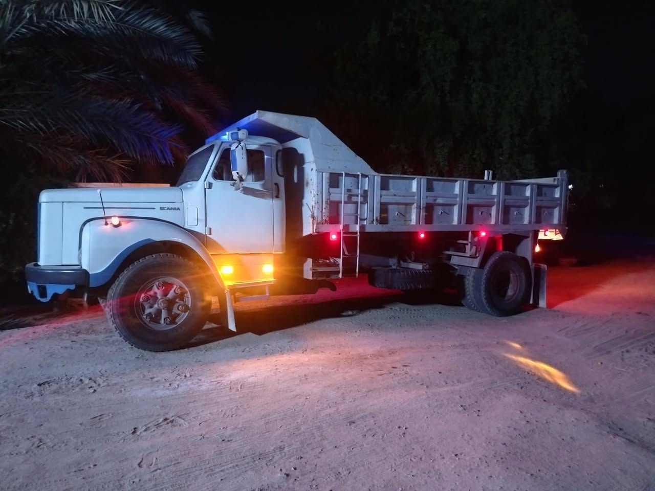 سلام عليكم اسكانيا 111 للبيع محرك 12 ونص رقم انكليزي بغداد  جاهزه للشقل اني مكلف بنشر هاذا رقم صاحب السياره ***********
