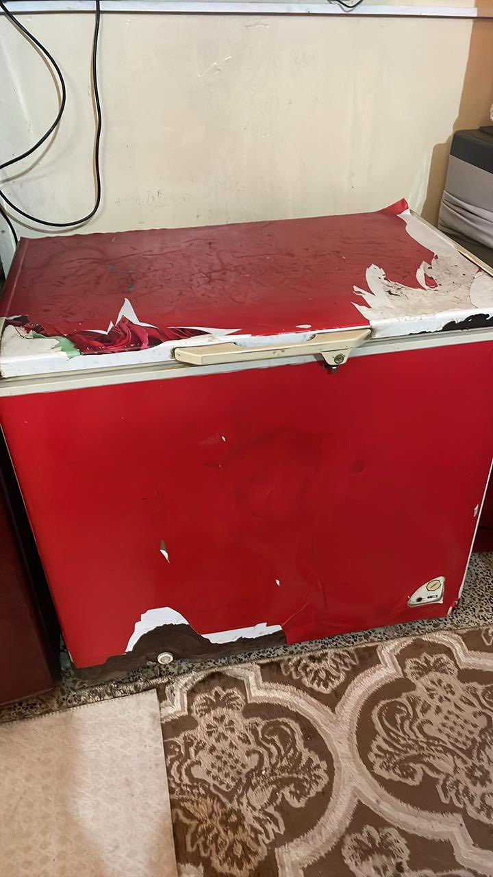 السلام عليكم غراض للبيع مستعجلين عليهة الدورة الصحة
