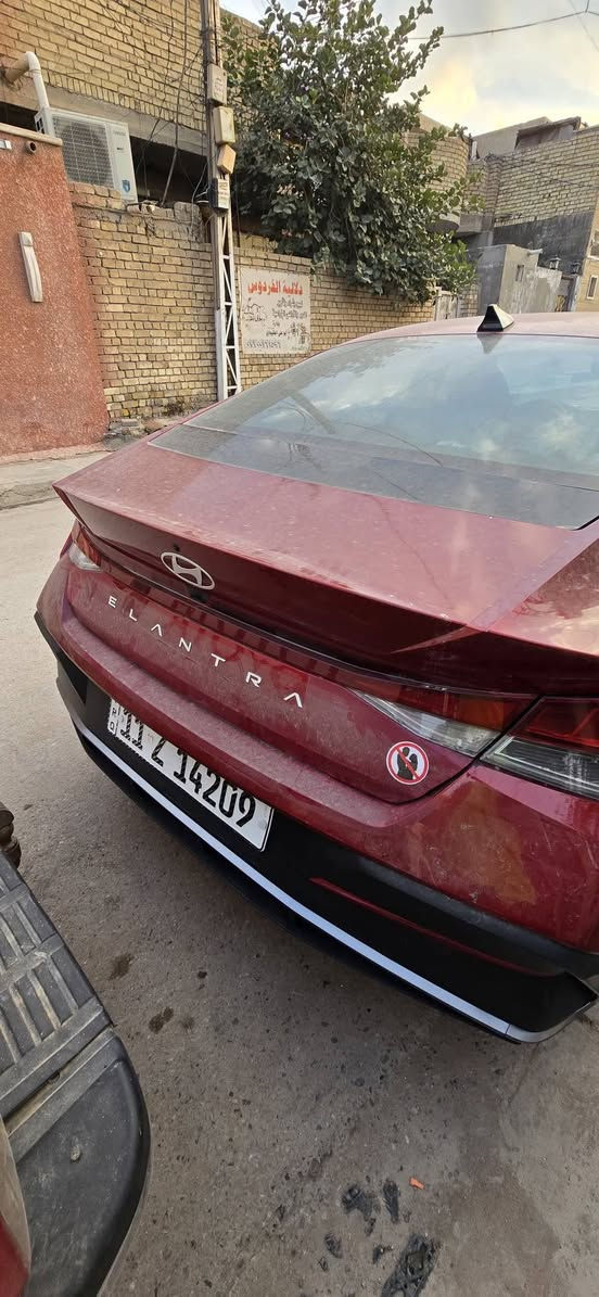 سلام عليكم 
النترا وارد امريكي موديل 2024 مكينة دوش2000 حادثها بالصندوق ع كد ٤ اصابع معدلها ع البارد بدون صبغ فقط  ايرباكات كلها سالمة ومكينة وكير كفالة عامة 
ماشية السيارة 20 الف بعدها زيرو السيارة 
البجم امامي وخلفي كبس شرط 
مواصفات السيارة نص فول المعروفة  بصمة تشغيل حساسات امامية وخلفية . رادار امامي وخلفي . بصمة ابواب وبصمة تشغيل عن بعد وترحيب الصندوق عند الاقتراب وضعيات سياقة وتحديد مسار توقف ذاتي ليد نهاري وليد ليلي ولايت زنون واربع دسكات  ومانع انزلاق والسيارة حلوة وبعدها زيرو 
عنواني بغداد حي اور 
رقم الهاتف *********** + واتساب
