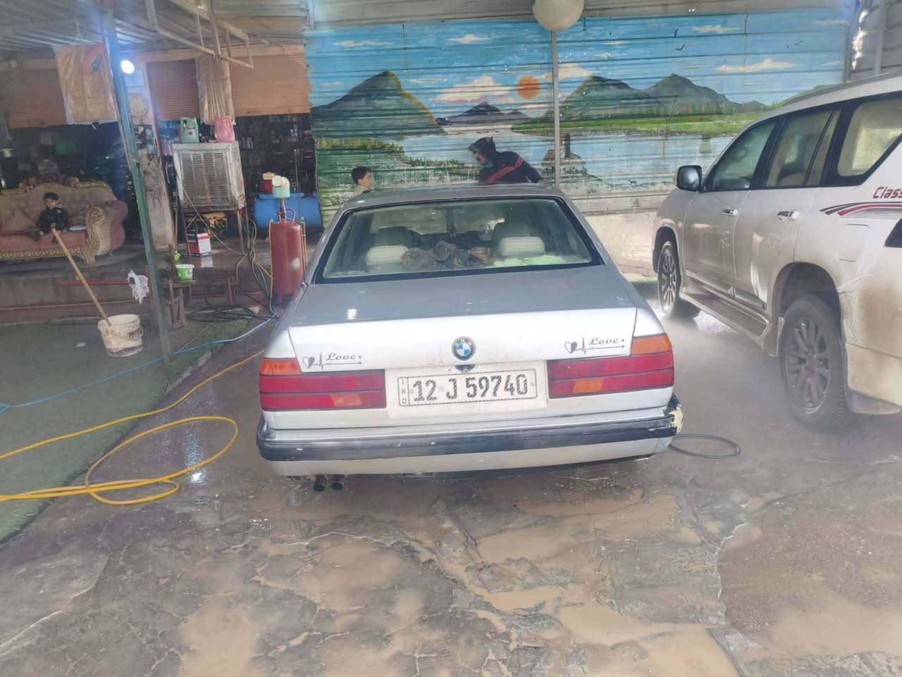 السلام عليكم
بيئيم ٧٣٥ رقم دولي نينوى شرط تحويل 
سياره جاهزه وحلوه حيل 
كير عادي شرط 
محرك شرط 
طخم تاير جديد 
كهربائيات كله شغاله 
لايت عالي ناصي زنون 
السعر ٣٨ وبيه مجال 
*********** 
يرهم مراوس حسب القناعه
