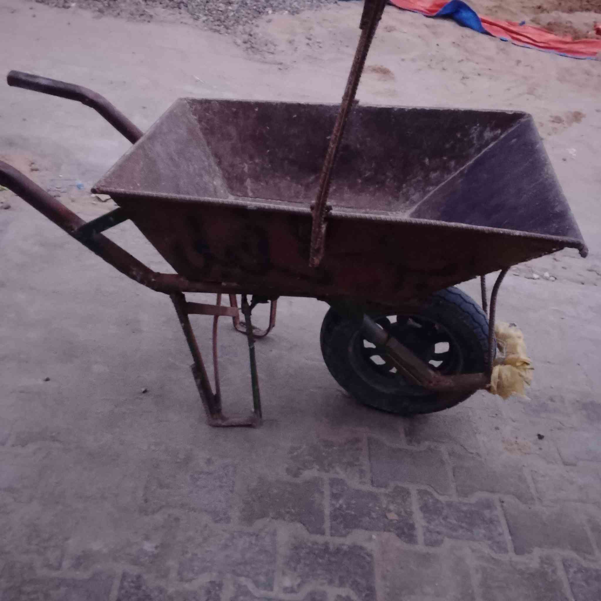 عرباين ايطالي لبيع مكاني البصرة قضاء المدينة ناحية عز الدين السليم وهاذ رقمي ***********
***********
