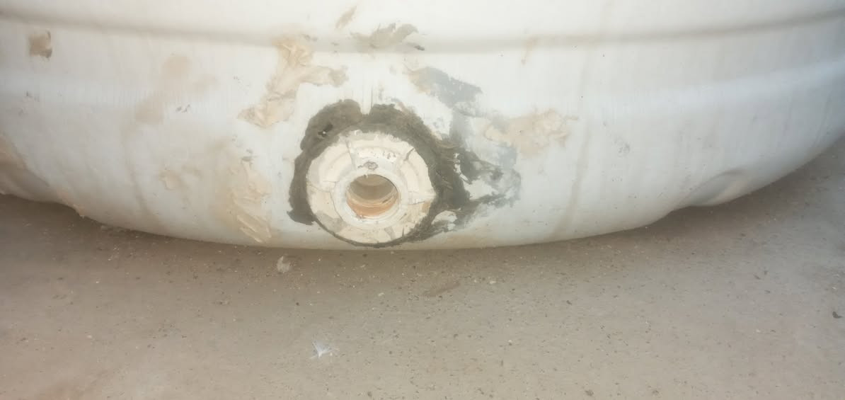 سلام عليكم مقطورة ١٥٠٠ لتر للبيع السعر ٥٠ مصلحة تصليح مظبوط بيهة مخرجين واحد منهن عوزة تصليح حي الغدير العابرات ***********
