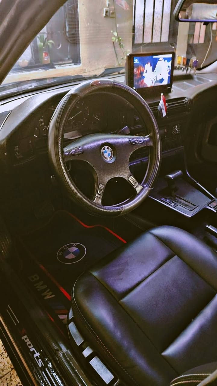 BMW 525 İ موديل 1991
سيارة كلش حلوة ونضيفة محرك فل  وارد ياباني كير ومحرك شرط رقم مسطرة نينوى بيها كوبون بانزين تبريد تدفئة كهربائيات كلها شغالة جامات ورا كدام كهربائي وشغال  سيارة اي خيسان ما بيها صبغ فقط بونيد  
داخلها حيل حلو و نضيف جلد  
للتواصل ومعرفة السعر  
***********
***********
