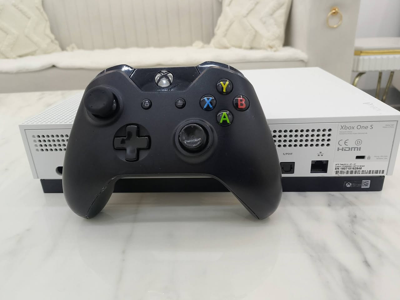 السلام علیکم
XBOX ONE S للبیع

المساحە 512g

الجهاز نظافتە 90% شرط الفحص

جوستك وان فات بلادي شرط انطیك

ویاهە کیبل HDMI 8k

السعر 160 وبیە مجال بسیط

مکاني کرکوك قادسیە اولی


**إذا كنت صاحب هذا الإعلان وتريد حذفه لأي سبب، رجاءا أرسل رسالة إلى الدعم الفني**